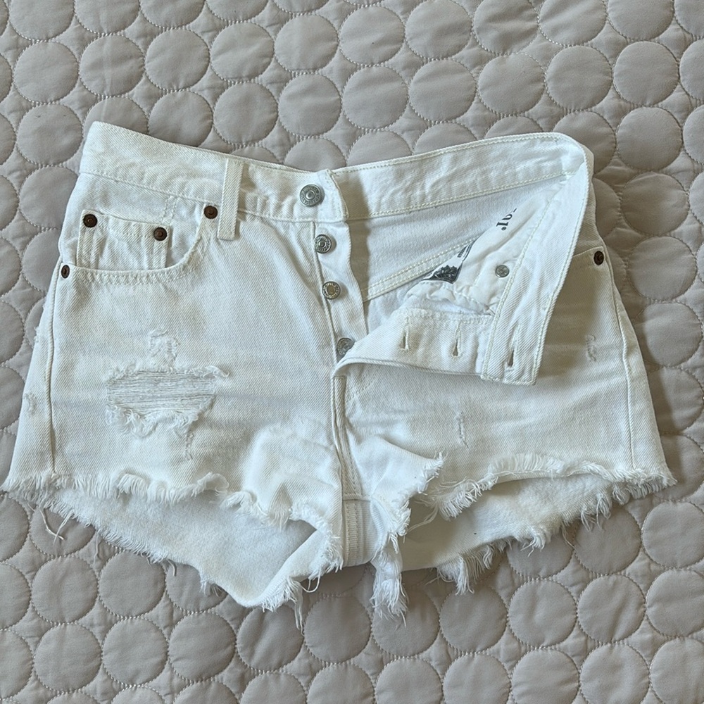 Levi’s 501 white high rise denim shorts size W24